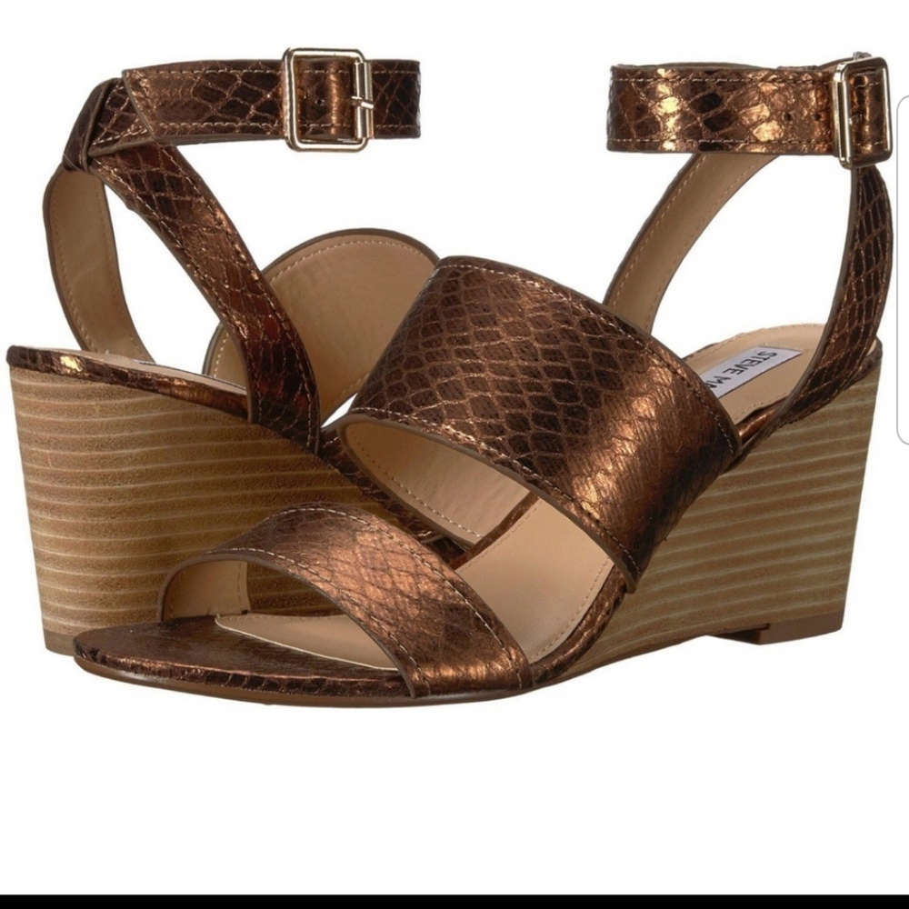Steve Madden bronze Carlin wedge heels. 7.5
